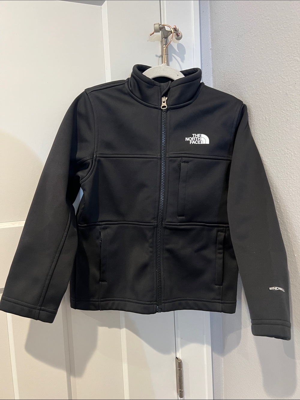 The North Face boys black Perlino soft shell jacket, size XS (6)